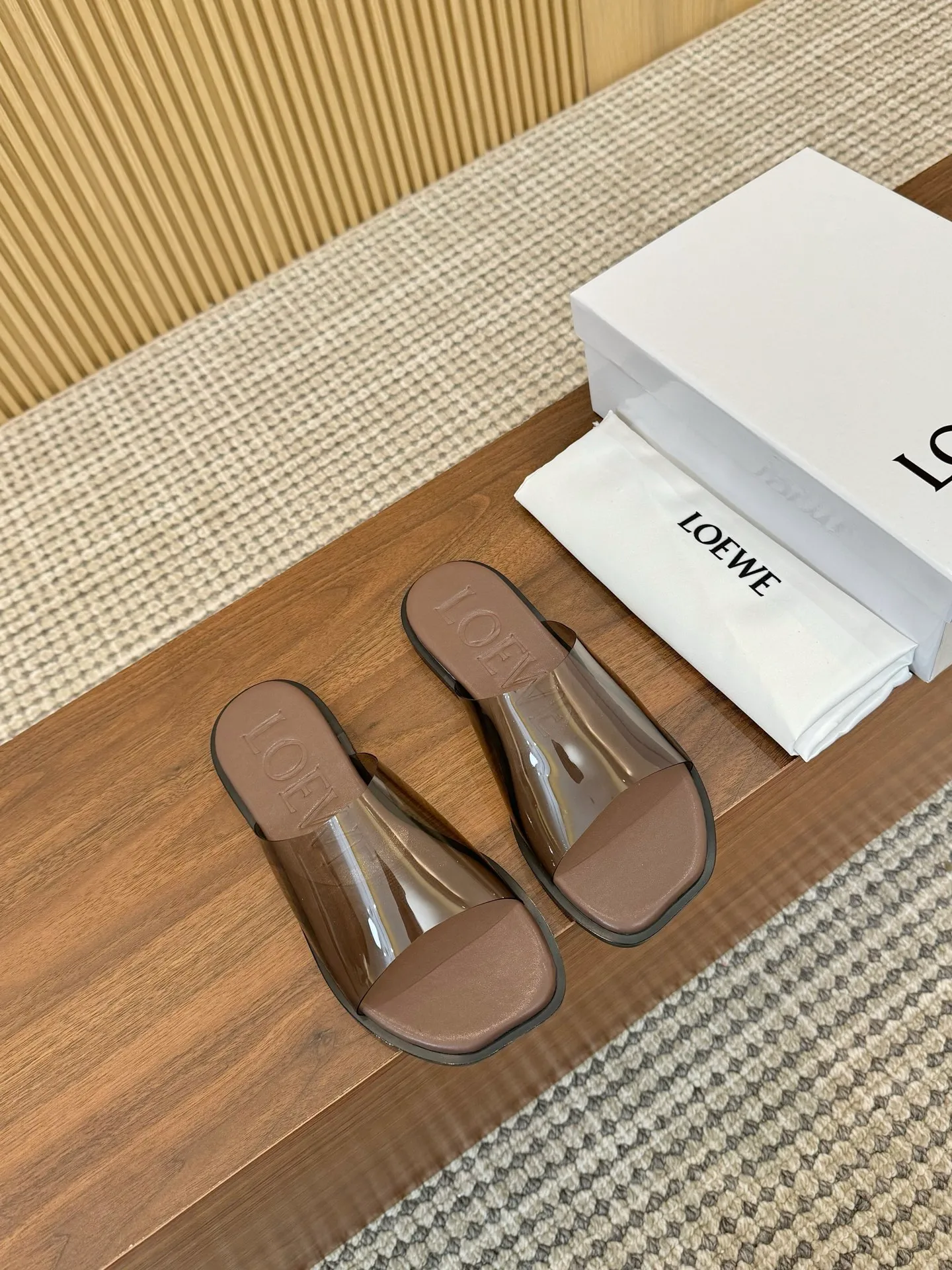 👟👟Ex-factory price 340👟👟 LOEWE 25th season latest style, 4 colors optional, leather sole plus 40
